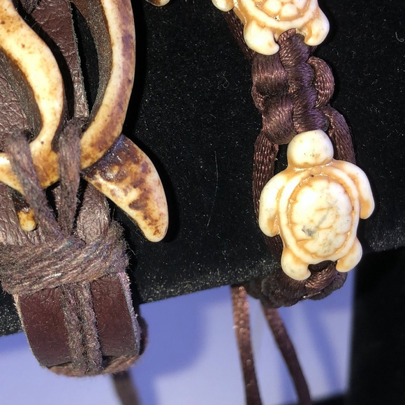 Lot of 2 Brown Leather Carved Turtle Adjustable Boho Bracelets - Picture 3 of 8